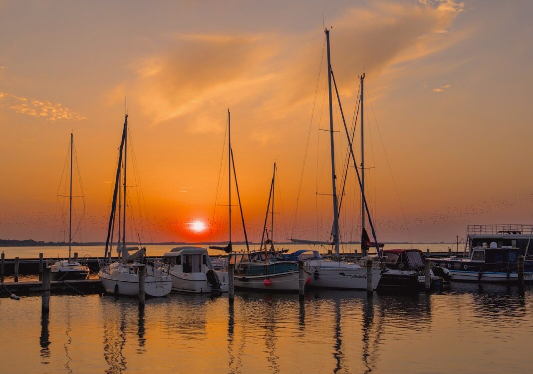 boats-7360130_1280