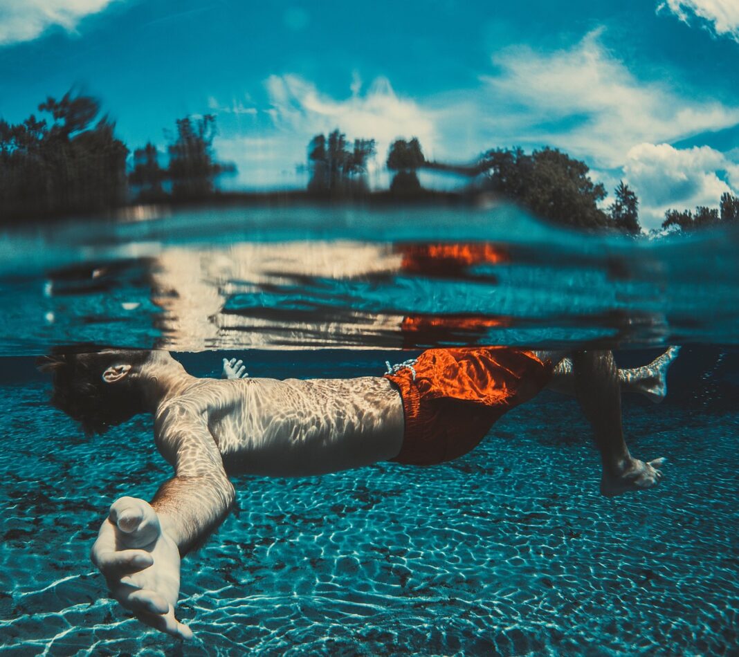 floating-1854203_1280