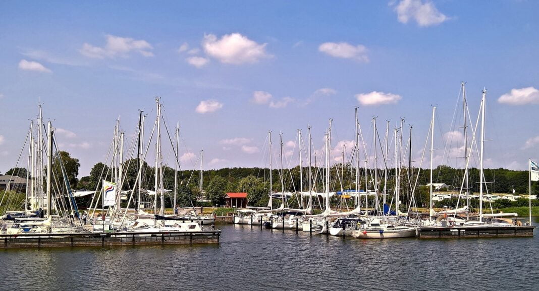 marina-3507614_1280