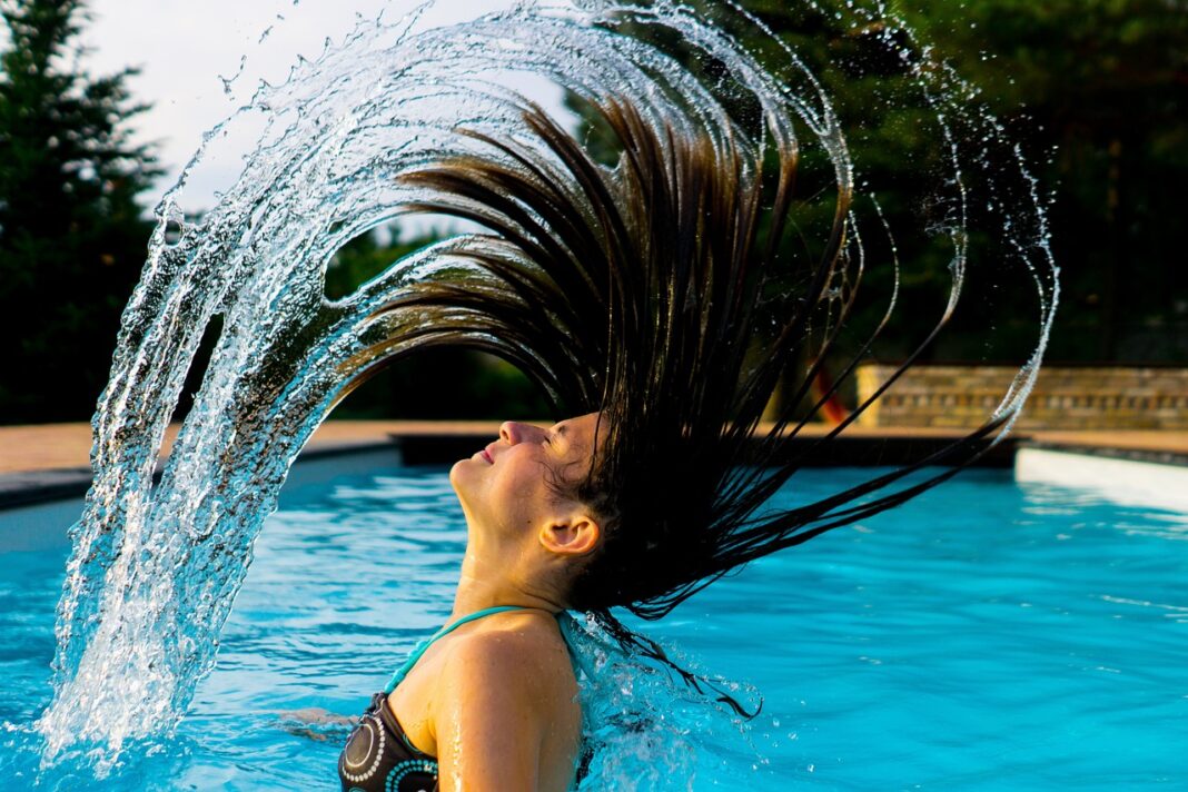 swimming-pool-2531950_1280