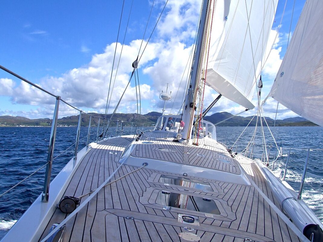 yacht-802319_1280