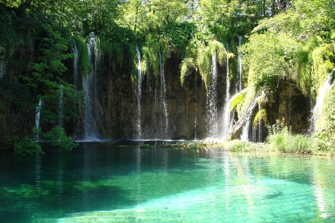 plitvice-lakes-192168_1280